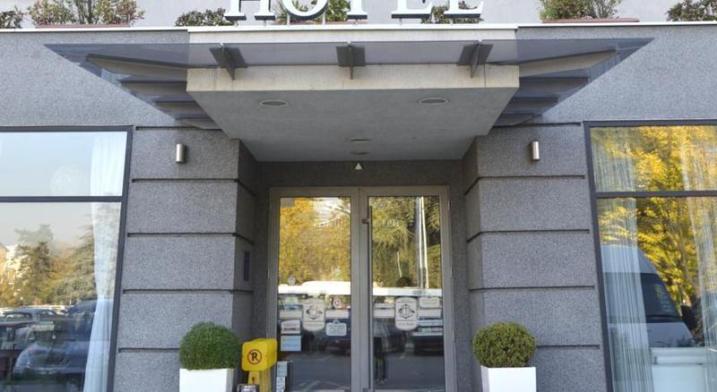 城市公园酒店 斯科普里 外观 照片