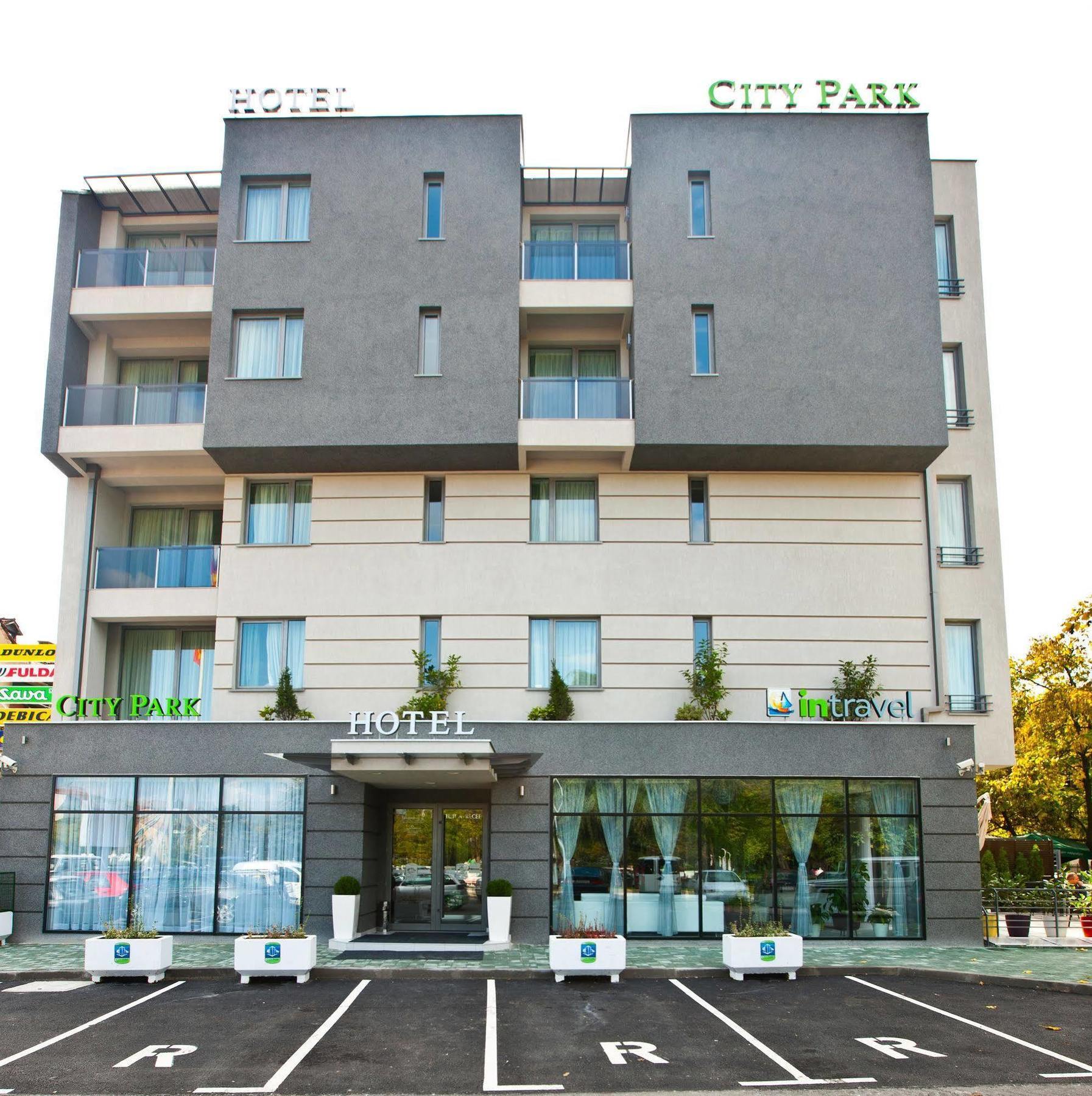 城市公园酒店 斯科普里 外观 照片